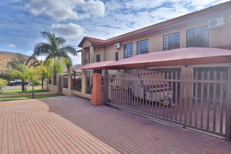 5 Bedroom Property for Sale in Safari Gardens North West